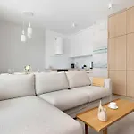 Apartment Modern Near The Sea With Parking & Air Conditioning By Renters *