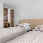 Modern Near The Sea With Parking & Air Conditioning By Renters *