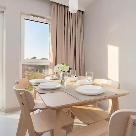 Modern Near The Sea With Parking & Air Conditioning By Renters *