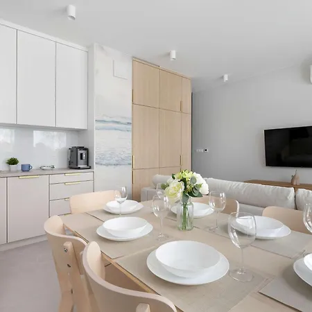 Modern Near The Sea With Parking & Air Conditioning By Renters Apartment *